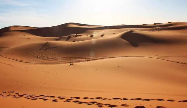 5a级景区|库布齐沙漠“发大水”，出现了大面积的“冰河”，是从哪里来的？
