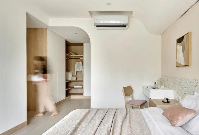 这对夫妻很有眼光,坚持极简主义,把房子装得简约又高级,晒晒