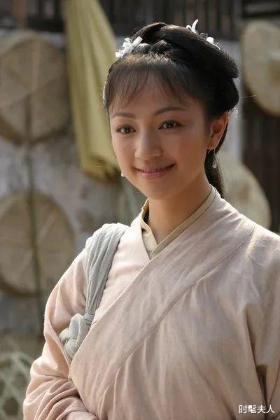 罗海琼|曾是演艺圈“灰姑娘”,37岁嫁百亿富豪,47岁手握半个娱乐圈,她凭什么