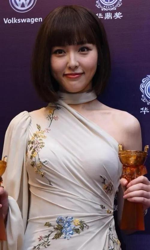 黄圣依 9位花旦离开P图差距就出来了，黄圣依女生男相，刘亦菲险胜