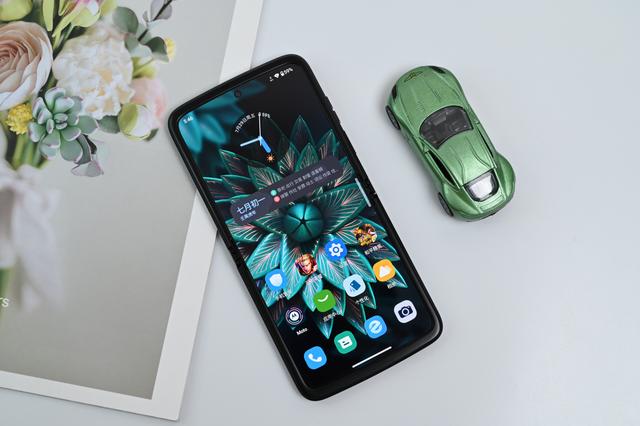 摩托罗拉|6499元入手了摩托罗拉razr 2022，重度使用15天，说说使用感受