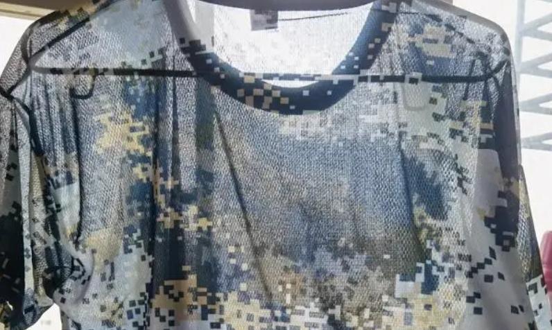 “透明”军训服走红,让女生尴尬不已,网友直言给孩子们留点隐私