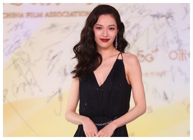 红毯生图成女星“照妖镜”：毛晓彤脸僵，朱迅狰狞，沈梦辰又变了
