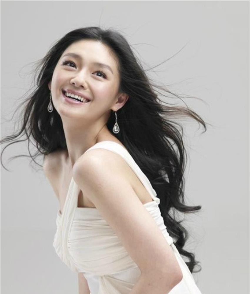 灰人|大s与韩国明星具俊晔的结婚照一出,论女生对自己够狠有多重要