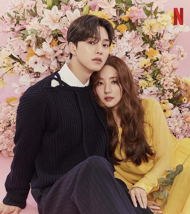 金泰梨|两对CP正火！击剑CP金泰梨南柱赫vs气象CP朴敏英宋江，情侣画报公开