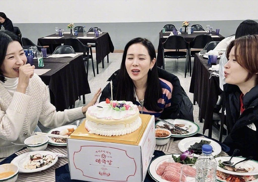 孙艺珍|40岁孙艺珍庆生近照:颜值冻龄美貌依旧,玄彬疑以宠物之名送祝福