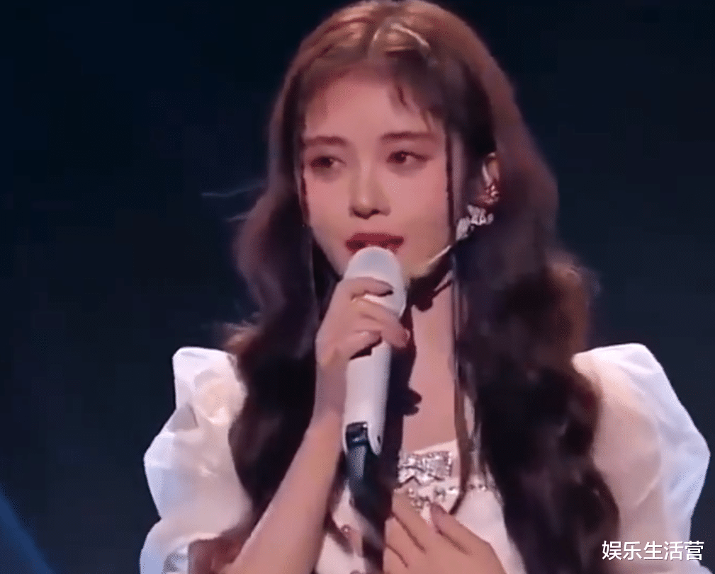 假唱|跨晚成假唱现场:鞠婧祎、程潇、杨紫口型对不上,还被夸人美声甜