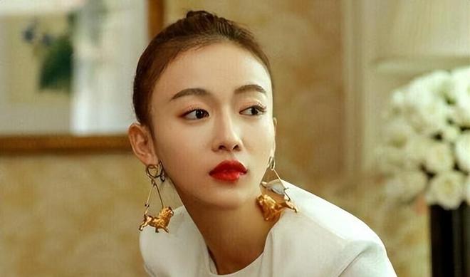 吴谨言|8位“架子比岁数大”的明星：数十名保镖开道，漱口水吐助理手上