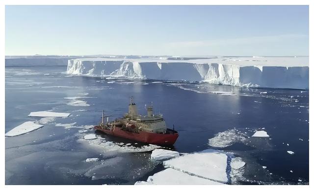 巴塔哥尼亚|智利巨大冰川轰然崩塌：坠入200多米河谷，扬起白色的“烟雾”