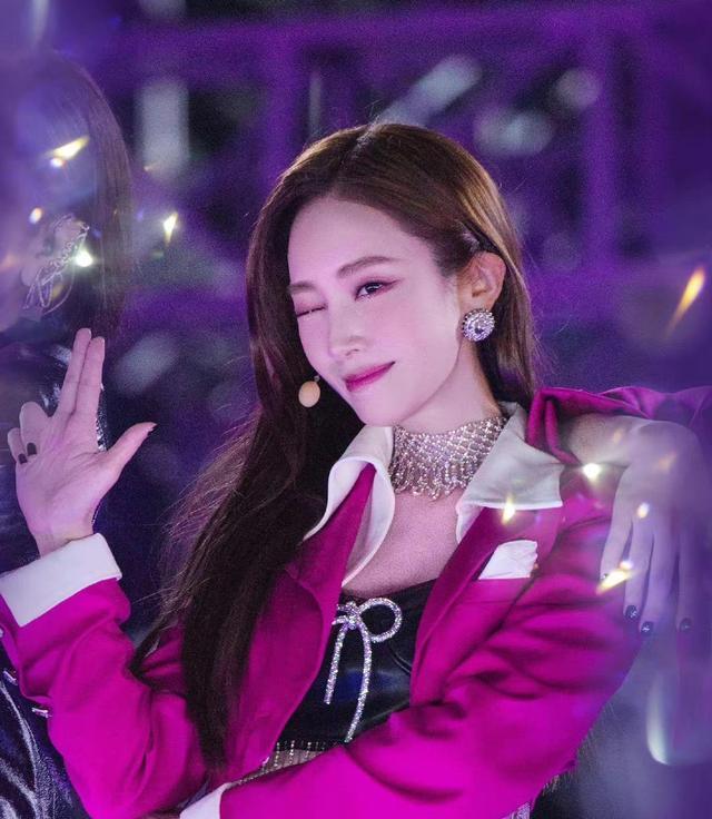 谭维维|《浪姐》决赛夜落幕，10人成团，谭维维成队长，郑秀晶为姐姐应援