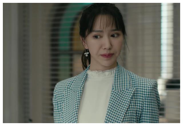 脸没恢复就别接戏了，“馒头脸蛋”演啥都拉胯，这些女星不羞吗