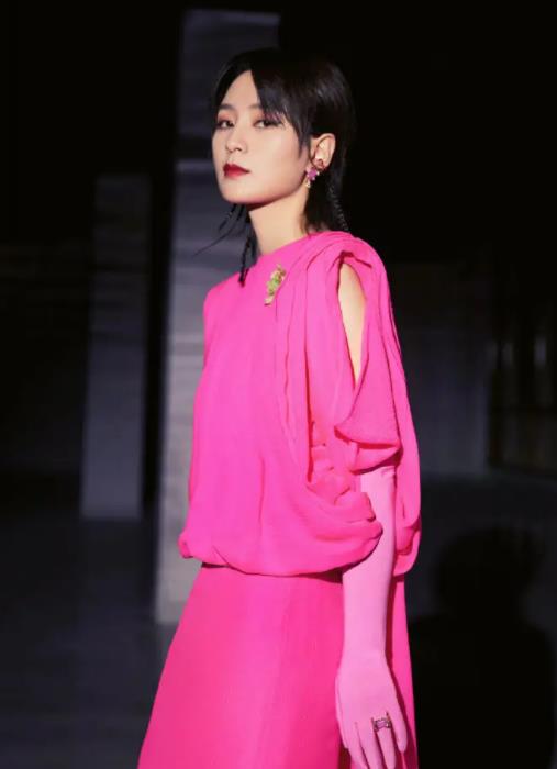 李宇春|李宇春自曝“超女”后陷入自闭，失去正常生活，让父母都为之崩溃