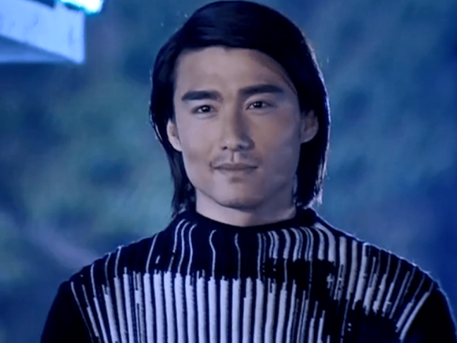 胡兵|51岁胡兵刮胡子扮梁山伯，却因五官立体被嘲太娘，像西门庆