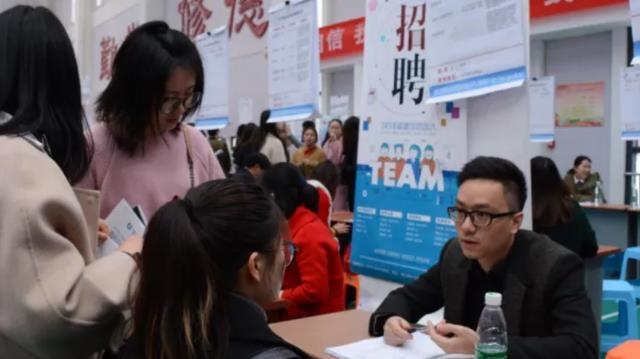 民警|那些月入2万的人,都是什么学历?在校大学生看完后都沉默了