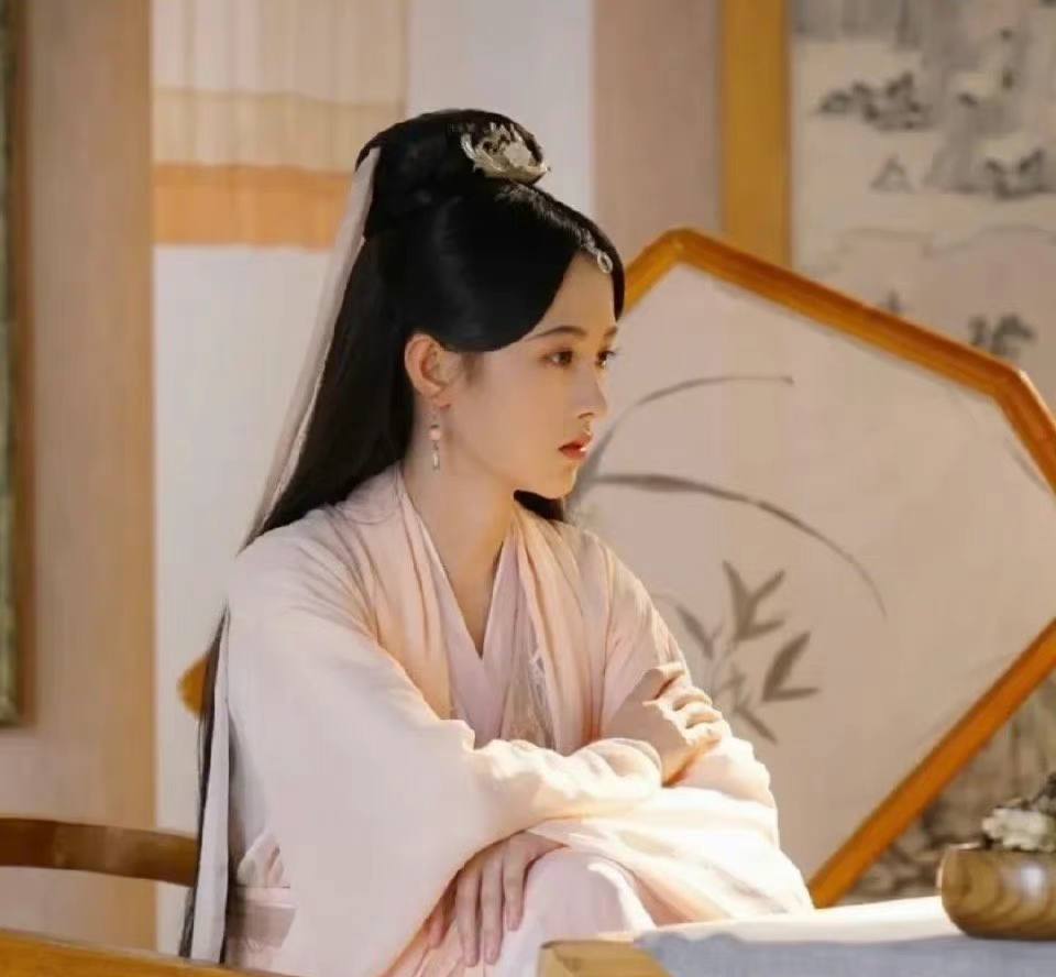 鞠婧祎|影视资讯：杨紫龚俊李现被曝新戏，鞠婧祎主演《仙剑4》？