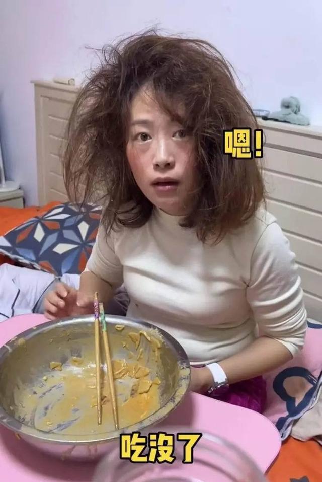 妻子发烧卧床不起,吃下一大盆麻辣烫,丈夫:你一口都不给我留