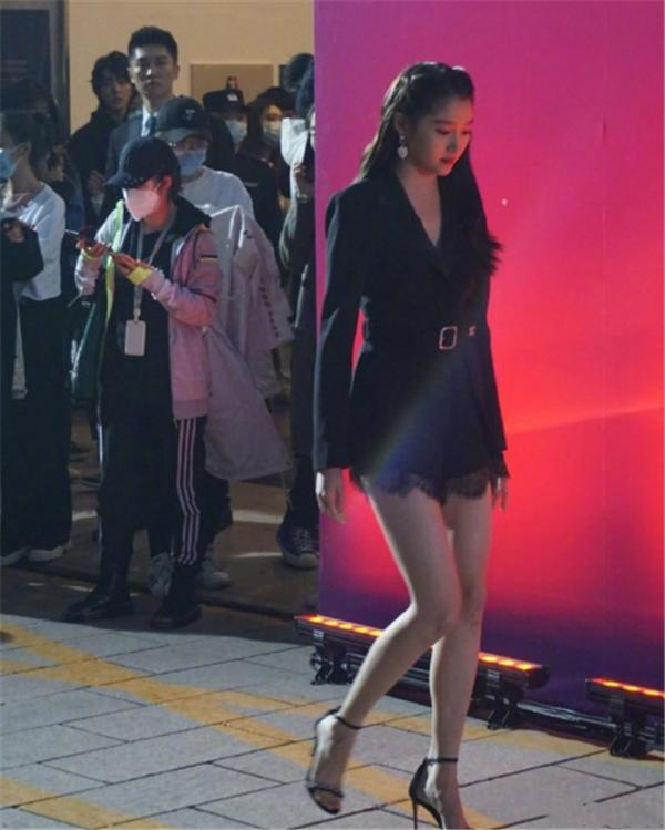 刘嘉玲|虎臂、圆腰还有小肚腩，这7位女星红毯造型，全方位暴露身材缺陷