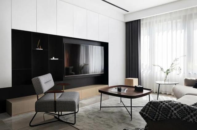 89㎡现代简约,黑与白、绿植与原木,打造时尚高级的舒适