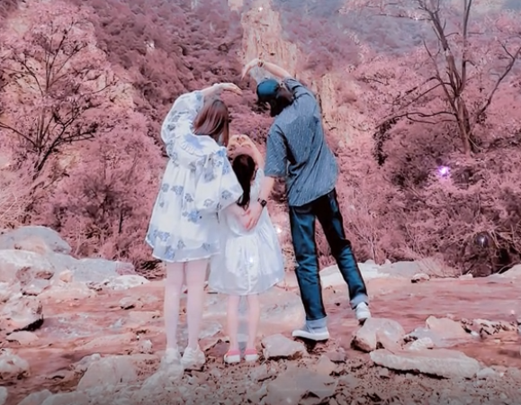 戚薇|大喜事！李承铉官宣老婆怀二胎，戚薇晒一家三口比心秀幸福