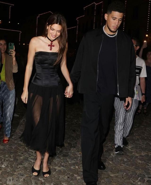 金·卡戴珊|卡戴珊大姐举办婚礼！五姐妹齐聚，肯豆笑容满面布克全程黑脸