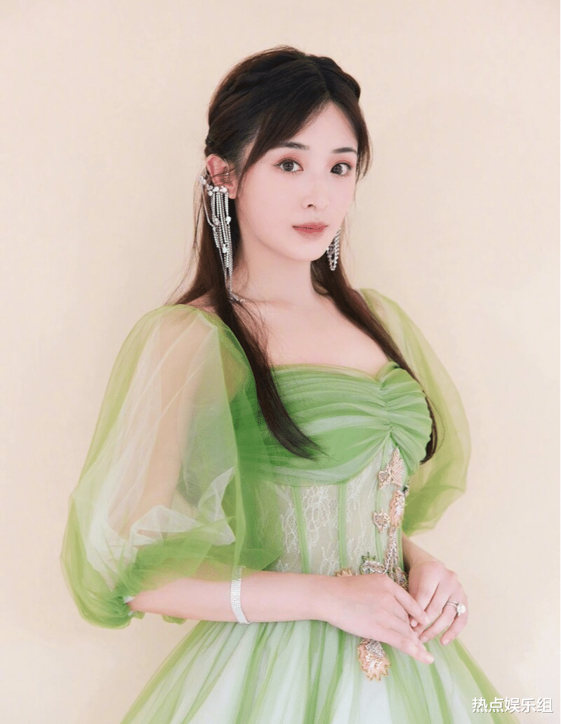 张含韵|张含韵姐弟恋实锤？两人被拍到多次同出同入，男方被爆出有黑料