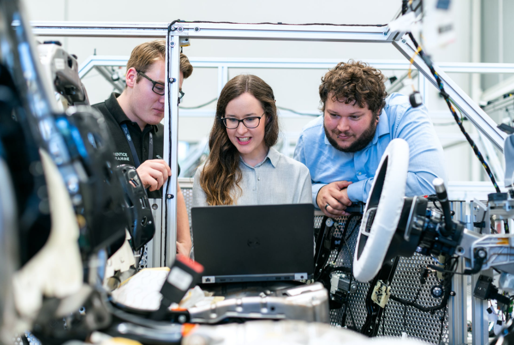 |锂电池厂抢人大战:猎头每天打100个电话挖人,老板做梦都想上市