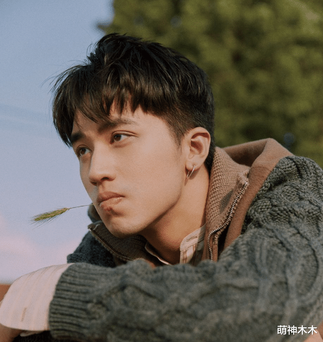 许魏洲|大瓜！27岁许魏洲宣布结婚，晒出领证照公开告白，妻子是圈外人