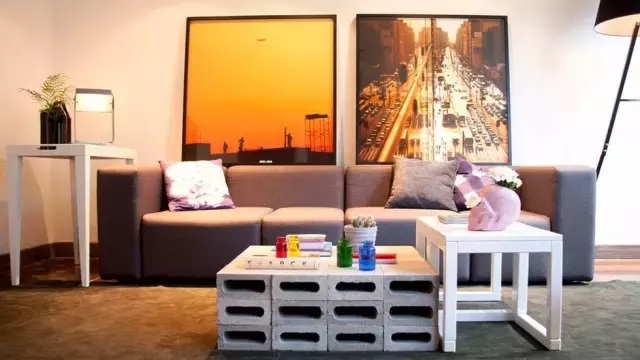 老公从工地搬回几块空心砖,做了几样家具,连邻居都羡慕了!