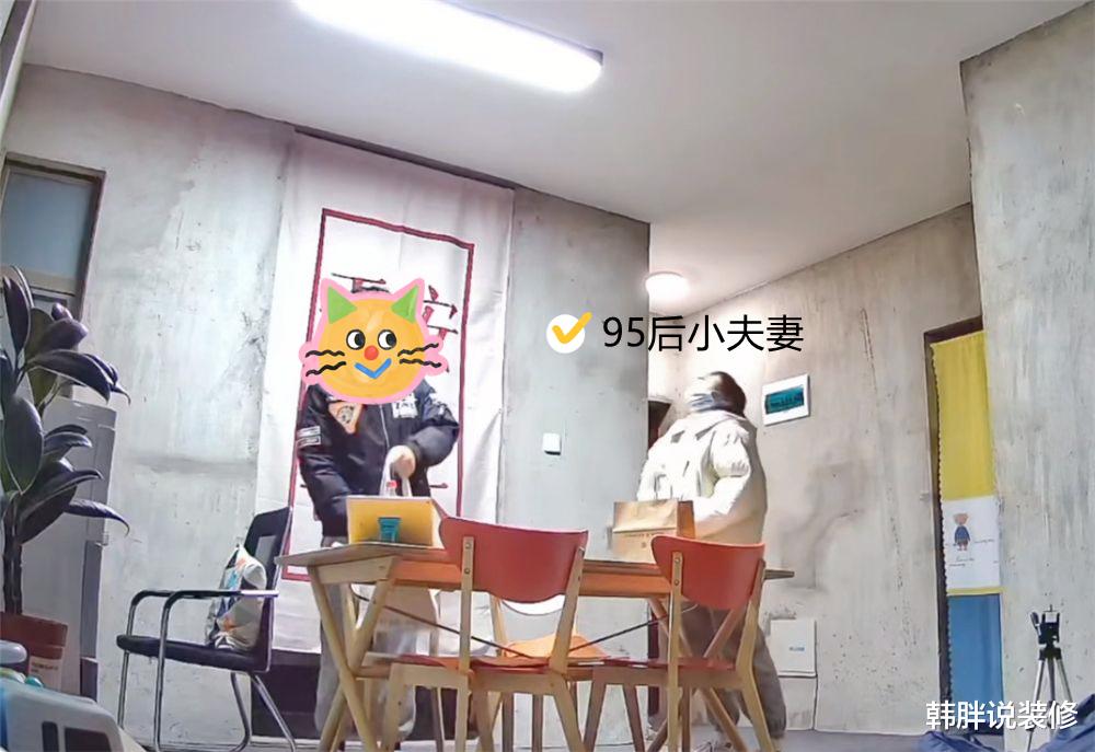 为了省钱直接入住毛坯房,花1万多布置水电和家具,竟然有点羡慕