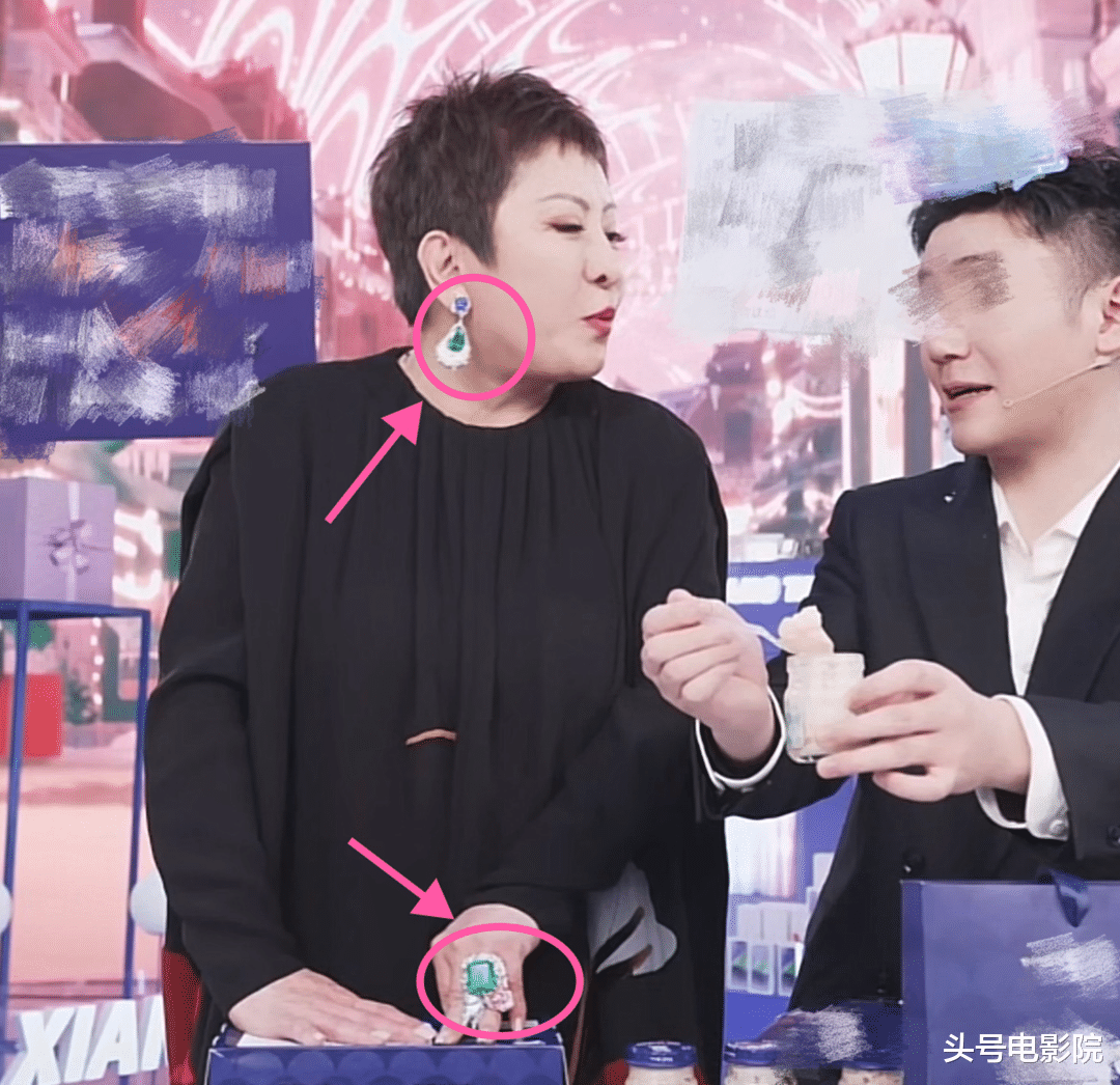 李连杰|59岁李连杰模样大变!双眼皮怪异,脖子肿,淡出影坛20亿都给老婆