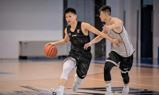 北京男篮|北京首钢正式开练！周仪翔拒绝离队，方硕回归，吉布森去留待定