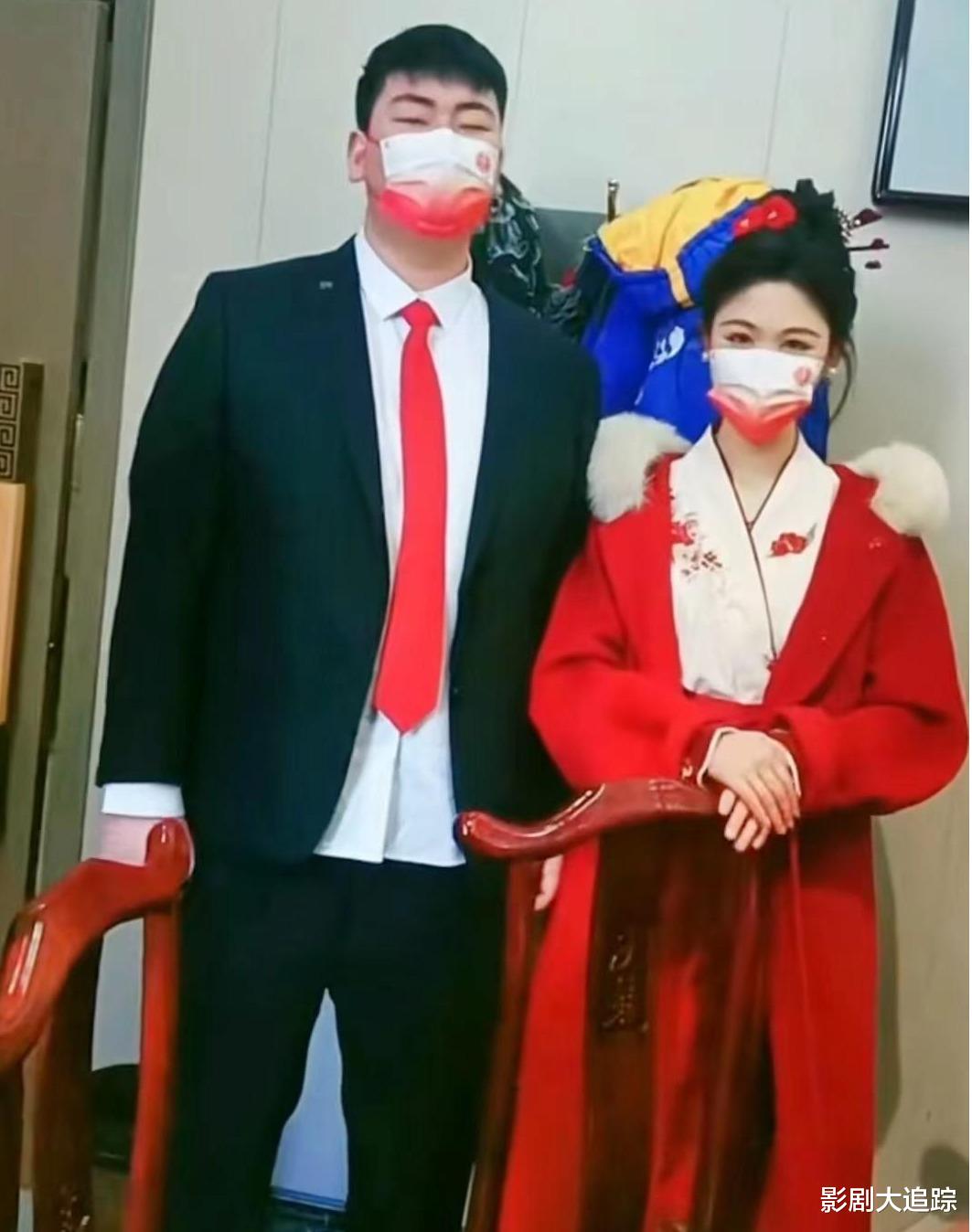 大衣哥儿子悄悄二婚!彩礼高达300万改口费100万,婚礼却异样冷清