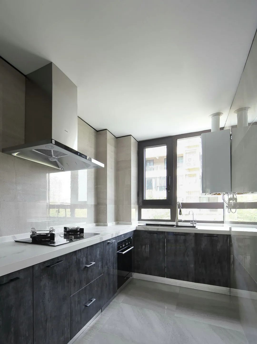 120m2纯白极简风 ：互换空间+极致通透，这个家变大不止一倍！