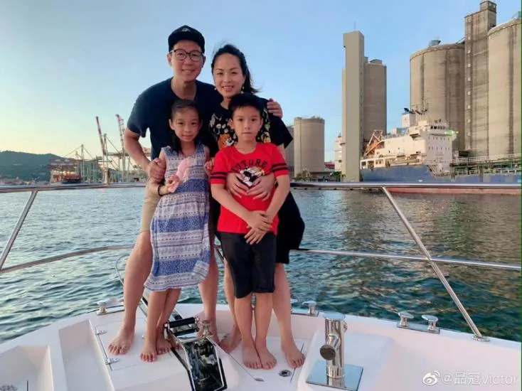 品冠|曾自曝恐婚，用歌声治愈无数人的品冠，却被这个女人拯救了