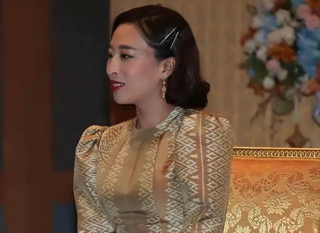 苏提达|提帮功缺席活动错失优待，帕公主得到新徽章，同框苏提达出尽风头