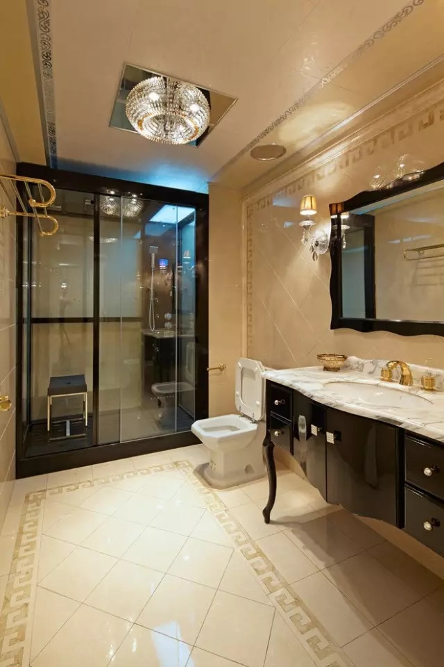 160平欧式三居室,夜幕下一盏鹿角壁灯让人觉得温馨