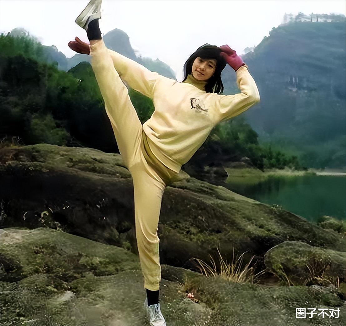 翁虹|翁虹:和母亲断绝关系,一婚被夫家嫌弃,二婚嫁小三岁老公获幸福