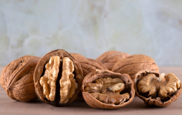 |每天坚持吃核桃,到底是升血脂还是降血脂?血脂高的人早点搞清楚