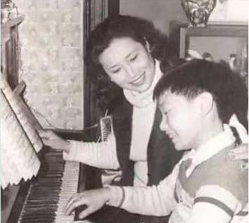 朱逢博|84岁国家一级演员追忆亡夫：为了给我买鞋，他宁愿买2天1夜的站票