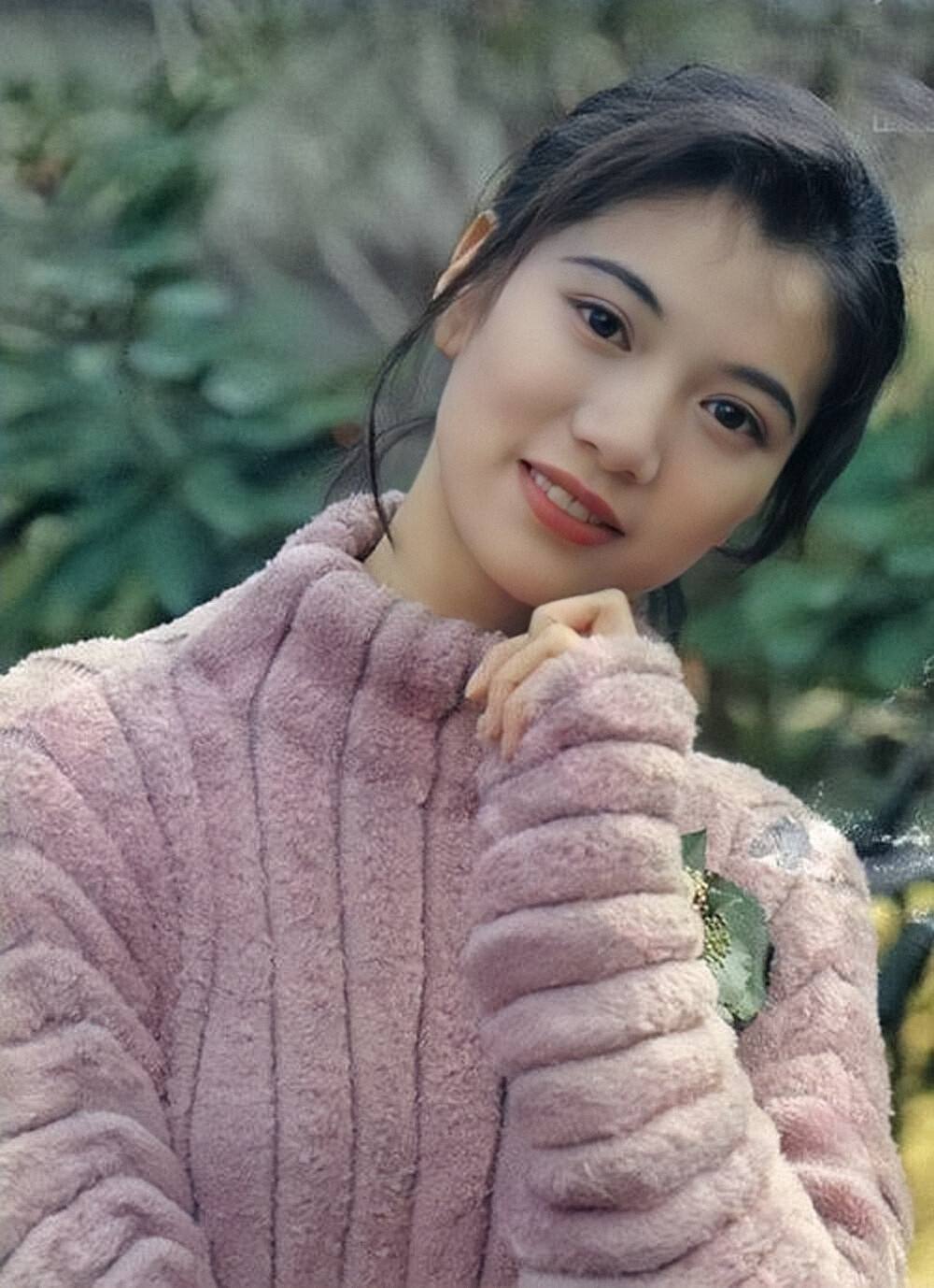 袁咏仪|“港姐冠军”袁咏仪：放成龙鸽子，骂王晶肥佬，为男友与闺蜜绝交