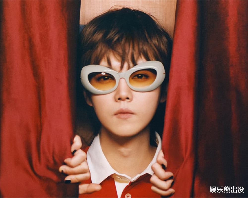 杨超越|鹿晗新歌销量不佳，蔡徐坤遭财产保全6400万，这才是“倒牛奶”！