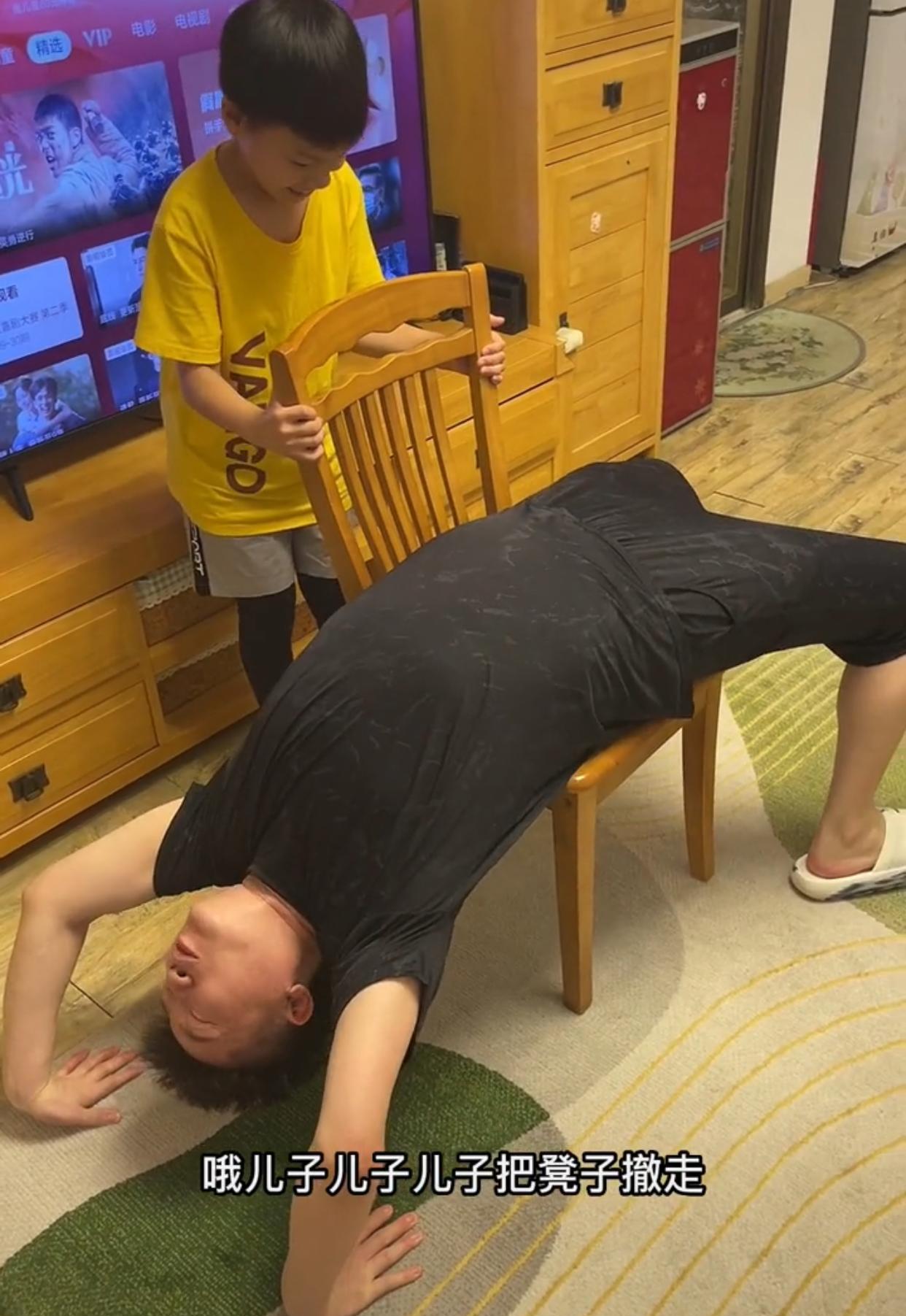 张鹤伦|德云社张鹤伦深夜发文,分享与儿子互动日常,还是张金钵会玩