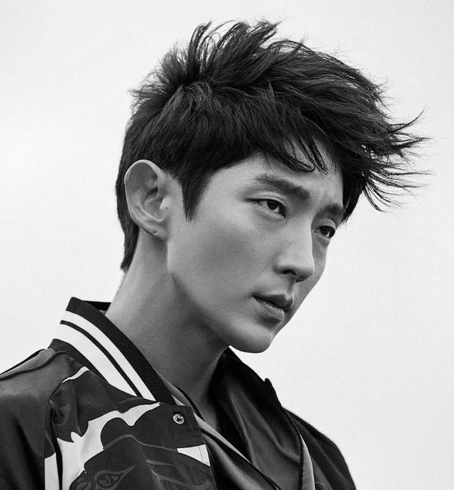 筱崎爱|40岁李准基还能演高中生！戏里美强惨，戏外被坑10年收入单身至今