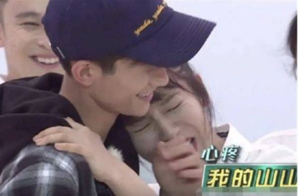 张一山|张一山新恋情曝光，一条关于杨紫的评论，牵出紫山CP的感情瓜