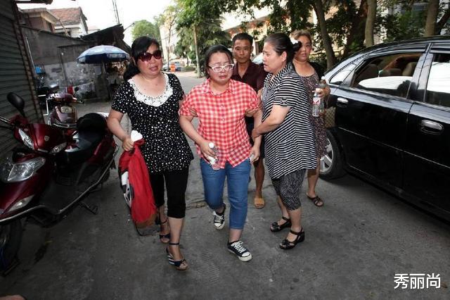 养女高考712分，亲生父母来相认，女儿说一话，我愣住了