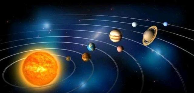 土星的这两颗卫星,外形是如此的奇特,网友:难道是宇宙飞碟?