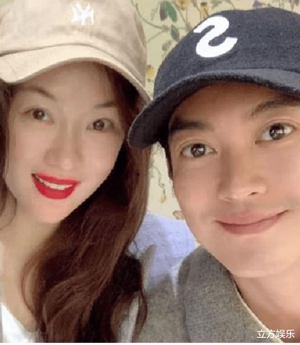 胡歌|杜江霍思燕逛街破离婚传闻,后者41岁似少女,但眼部却暴露疲态