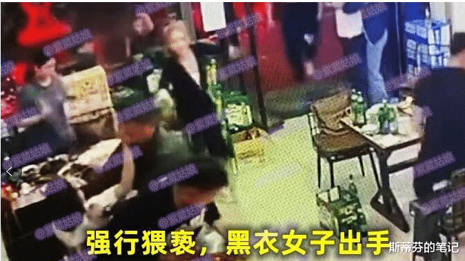 唐山打人事件后续,女方啤酒瓶砸头引争议:不该出手,激怒了混混