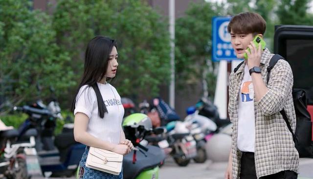 追爱家族|《追爱家族》男三号太惨了吧，穿的戴的用的吃的，几乎都是“绿”