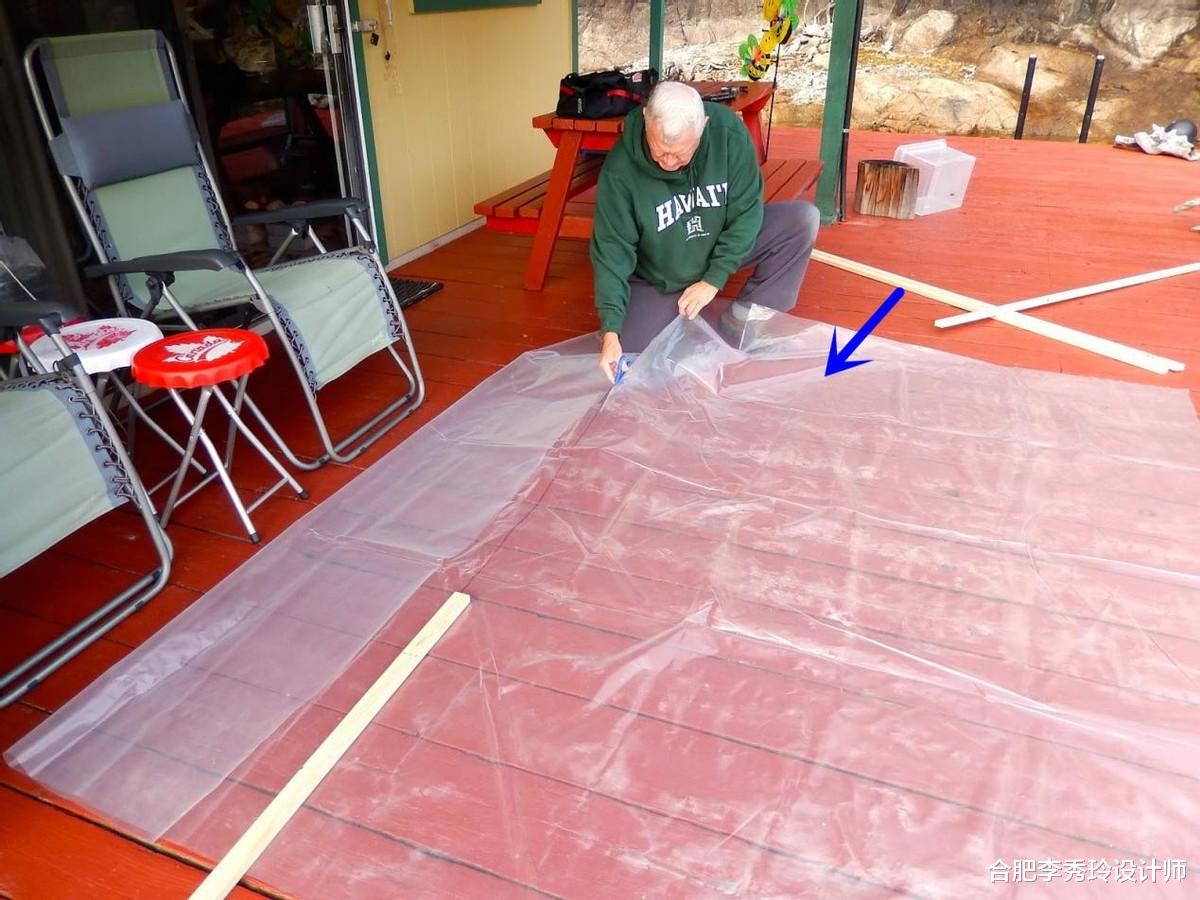 屋里越来越冷，自己动手给入户门廊加一圈挡风帘，大门打开不灌风